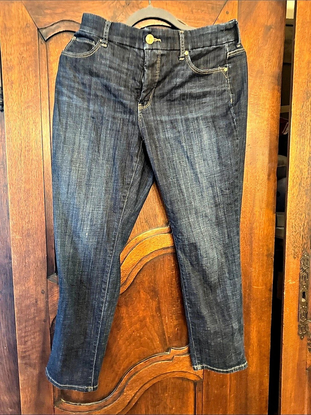 7 For All Mankind The SO Slimming Girlfriend Crop Jeans Black